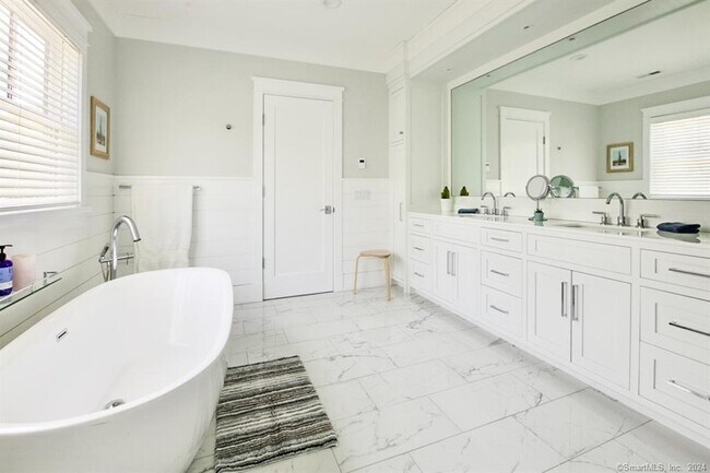 Building Photo - 17 Stony Brook Rd