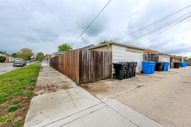 Building Photo - 5557 S Kildare Ave