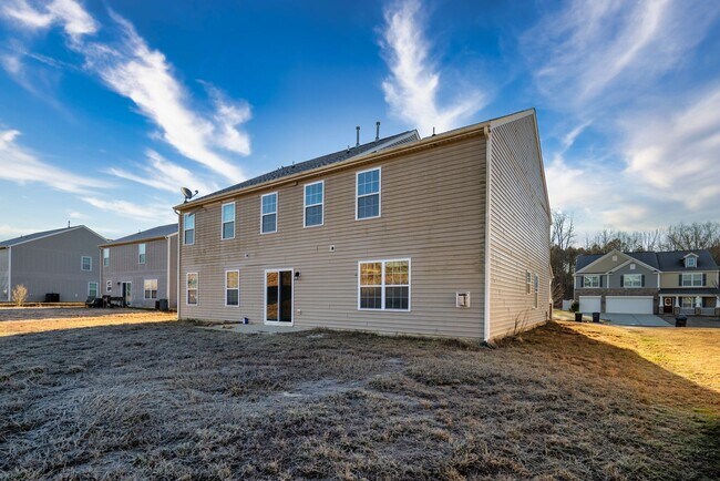 Building Photo - Spacious 5-Bed, 3.5-Bath Residence with 4,003 Sqft, Master on 1st Floor, Elegant Design, & Versat...