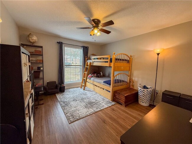 Building Photo - 905 Deer Run Dr
