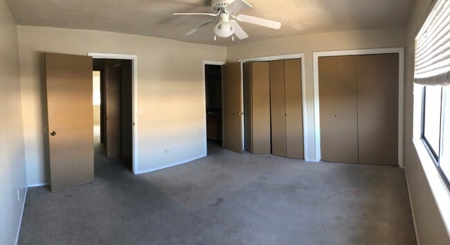Building Photo - 2 Bedroom 1.5  bath townhome with communit...