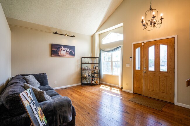 Building Photo - 5915 Pioneer Mesa Dr