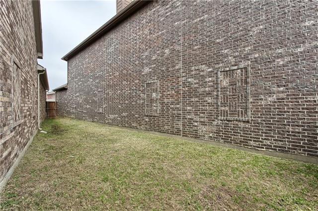 Building Photo - 207 Carrington Ln