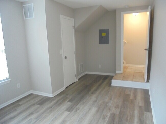 Building Photo - 1847 Grandview Pl