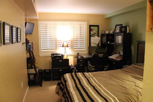 Building Photo - Fall 2026 Pre-Lease. Updated 1 Bedroom Condo at Landmark Lofts steps from CU With Parking Garage!!!