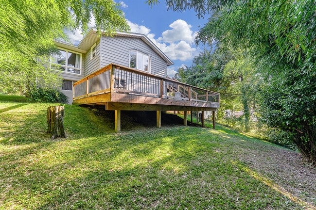 Building Photo - 521 Woodhaven Dr