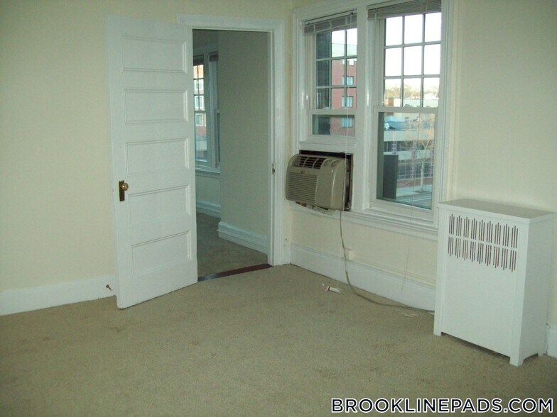 Building Photo - 1223 Beacon St