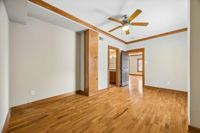 Building Photo - 215 W Norma St