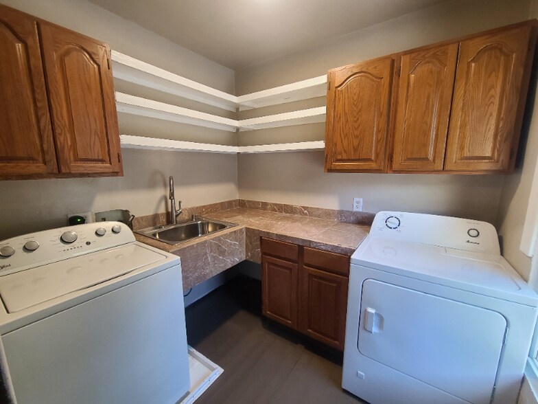 Building Photo - 35 Richards Ave NW