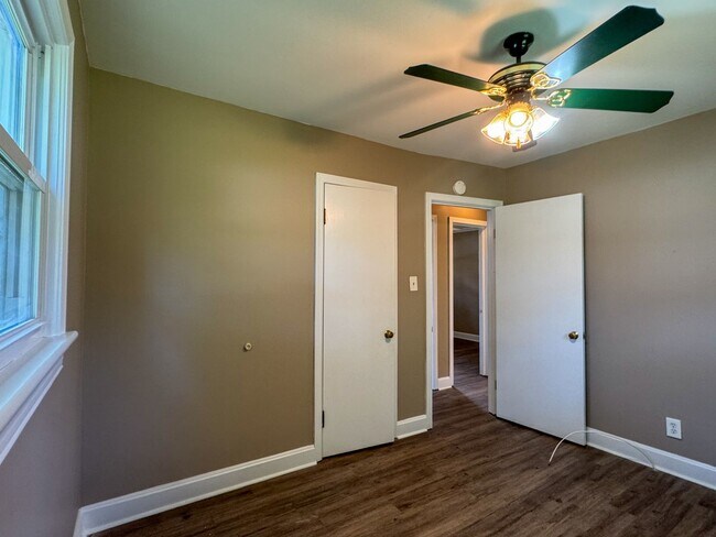 Building Photo - 246 Phillips Dr