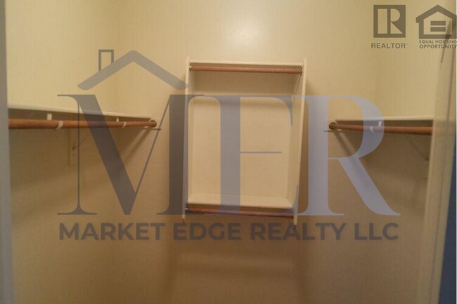 Building Photo - 4Bed/2.5Bath House at Litchfield/Greenway!...