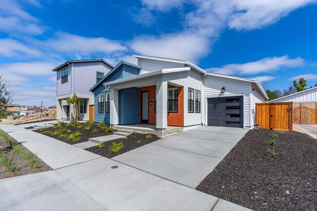 Building Photo - Bright and Beautiful 3 bedroom 2 full bathroom Home! Attached two car tandem garage with large en...