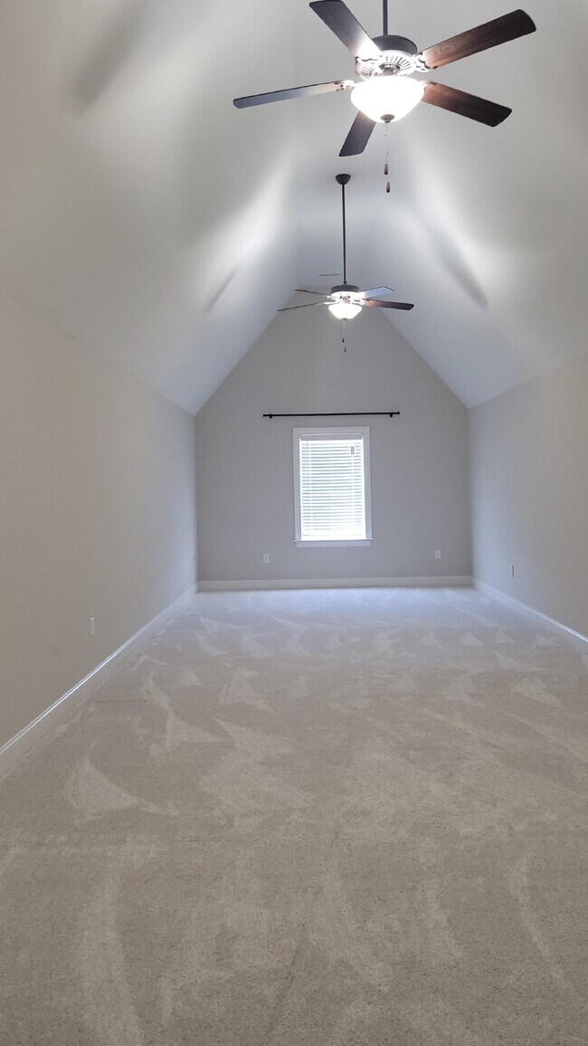 Building Photo - 130 Creekmound Dr