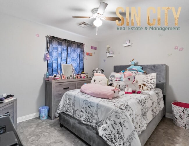 Building Photo - "Charming 3-Bedroom Oasis in Las Vegas wit...