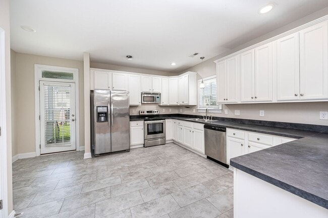 Building Photo - Spacious Home Move In Ready Downtown RVA