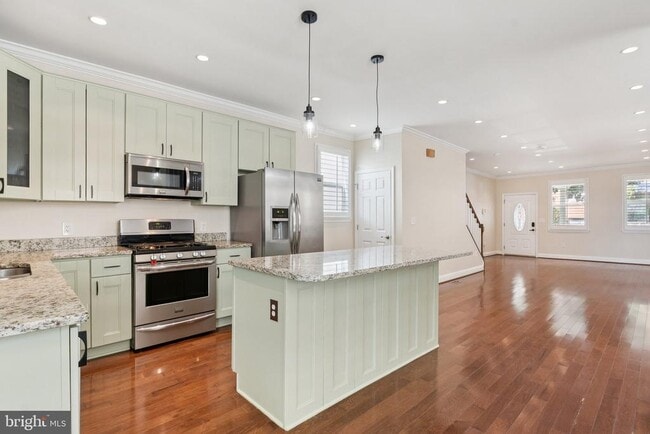 Building Photo - 908 Longfellow St NW