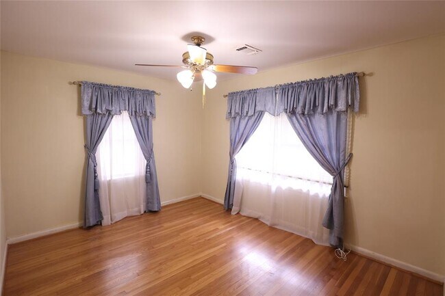 Building Photo - 4018 Nenana Dr