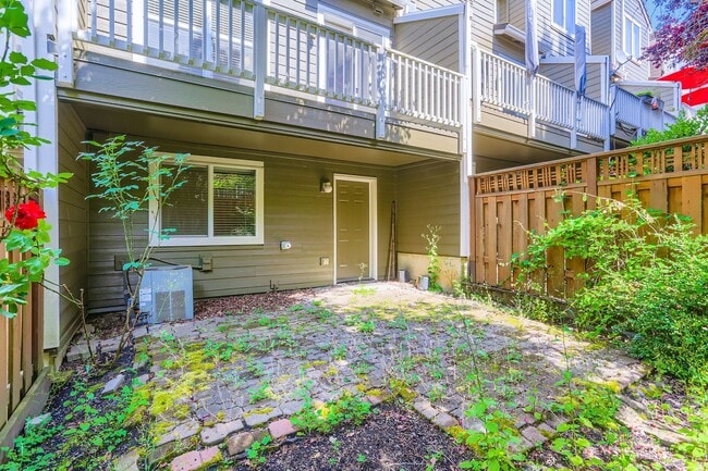 Building Photo - Elegant Forest Heights 3 bedroom, 3 bath Brownstone Home!