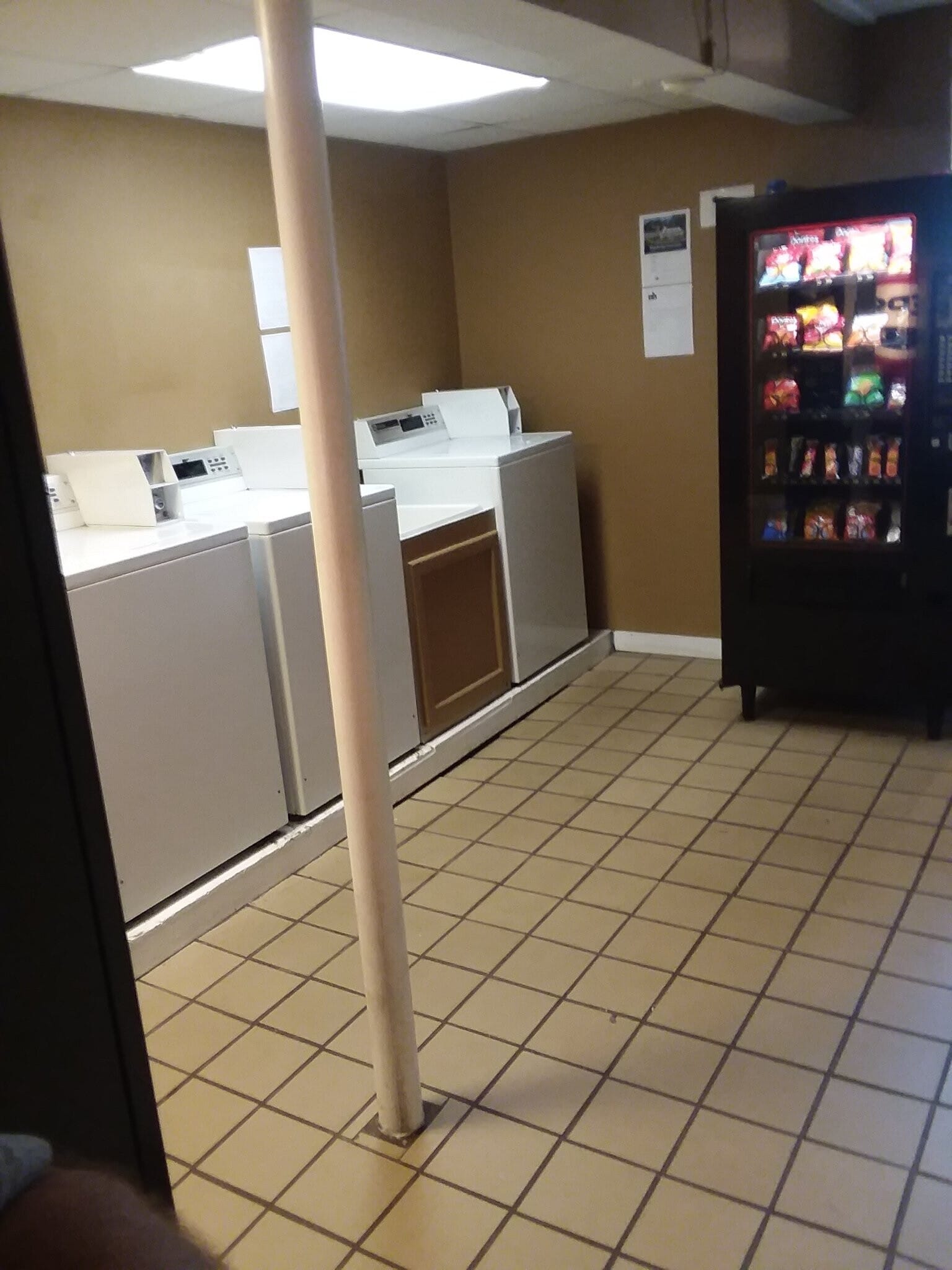 Building Photo - 3246 Douglas Dr N