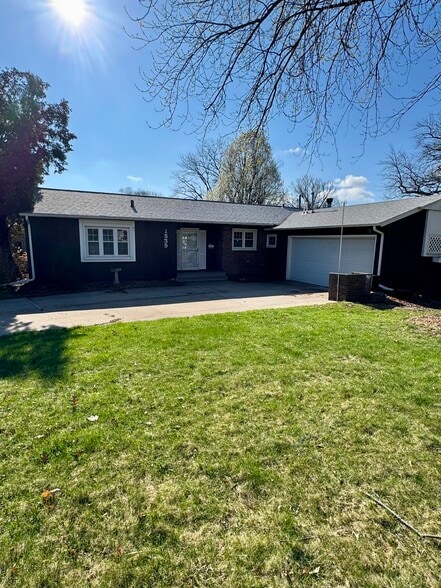 Building Photo - 1535 Monterey Ct