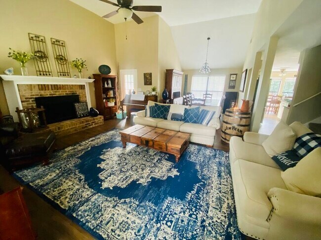 Building Photo - 319 Ruckel Dr