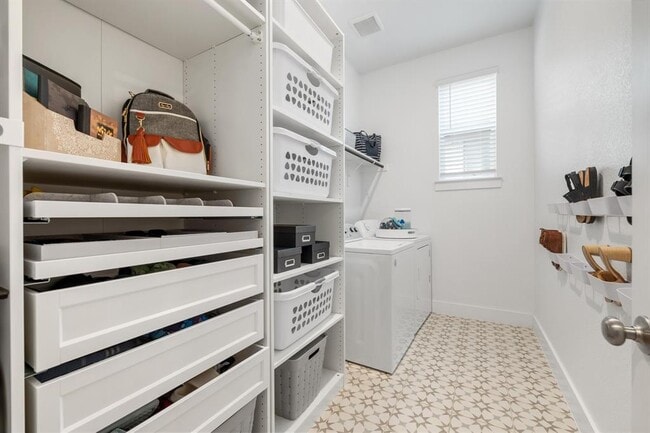 Building Photo - 933 Donna Roland Ct