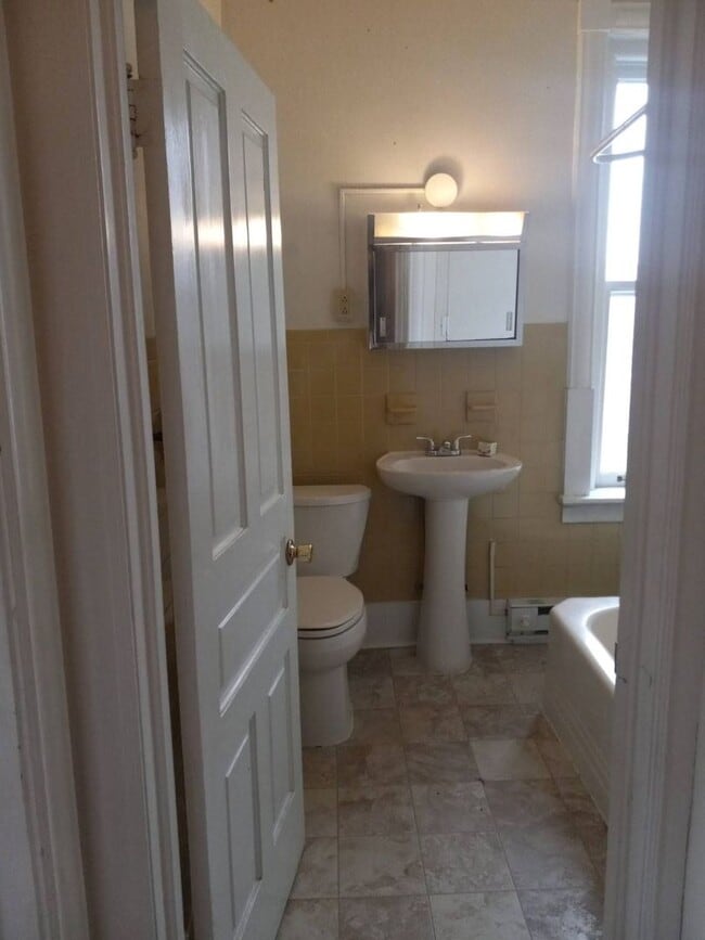 Building Photo - 79 W Main St