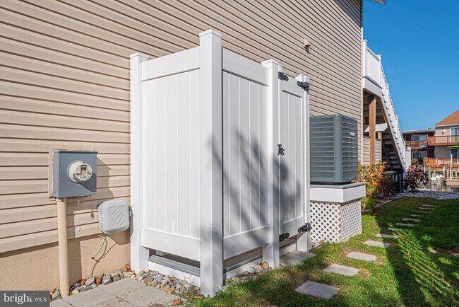 Building Photo - 148 Captains Quarters Rd