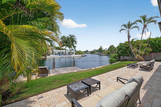 Building Photo - 1981 Coral Gardens Dr