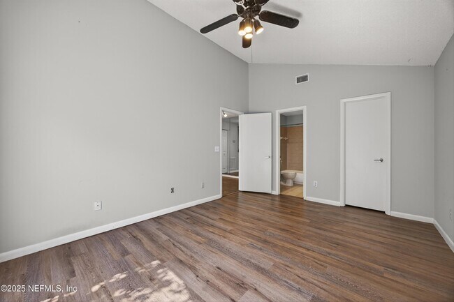 Building Photo - 10711 Whispering Woods Pl