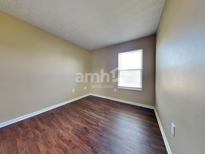 Building Photo - 138 Thompson St