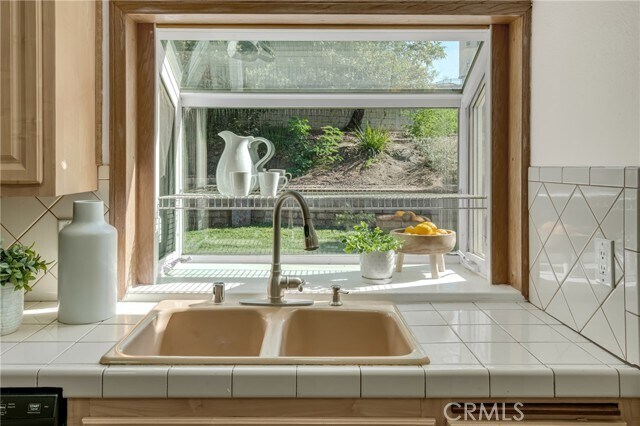 Building Photo - 5165 Pearblossom Dr