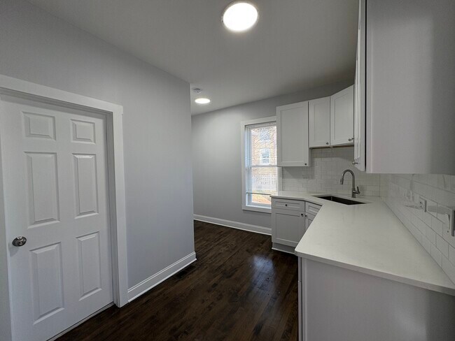 Building Photo - 307 Prairie Ave