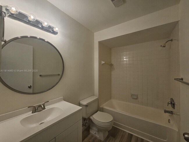 Building Photo - 9999 Summerbreeze Dr