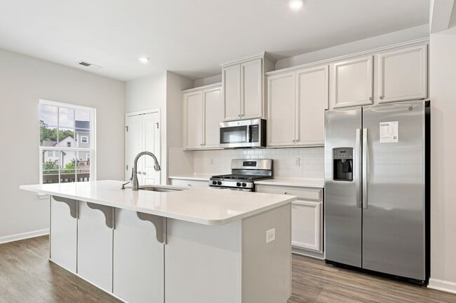 Building Photo - Modern 3 Story 3 Bedroom, 2.5 Bathroom Townhome in South Durham!