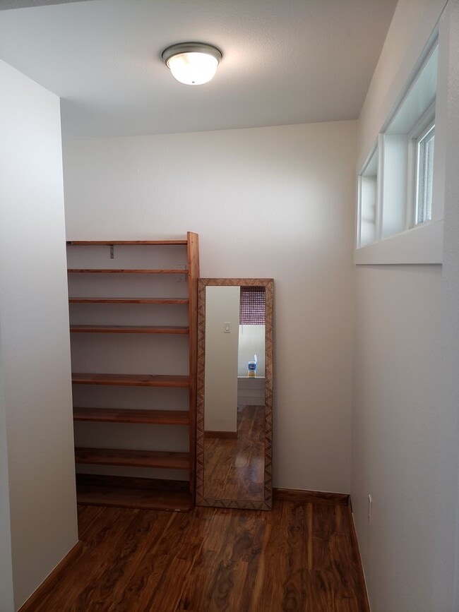 Building Photo - Private 1 bed 1 bath Windward Oahu