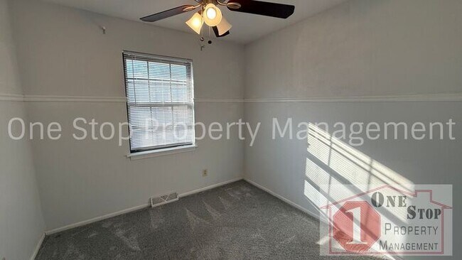 Building Photo - Charming 3-bedroom, 2-bathroom home in Blue Springs