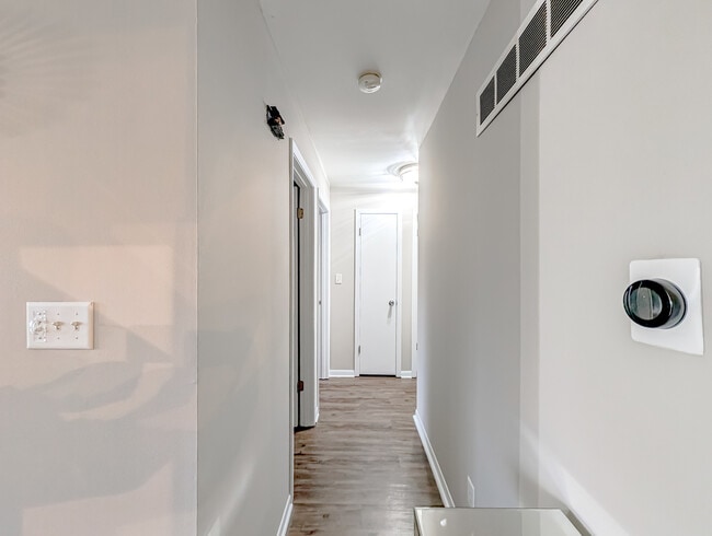 Building Photo - 8616 Hickory Ave