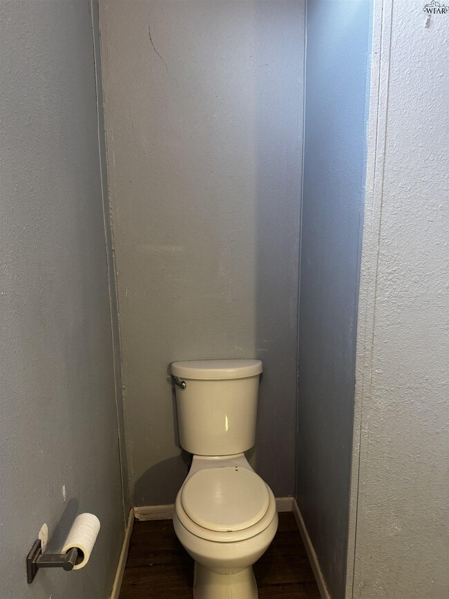 Building Photo - 1102 E Spring St