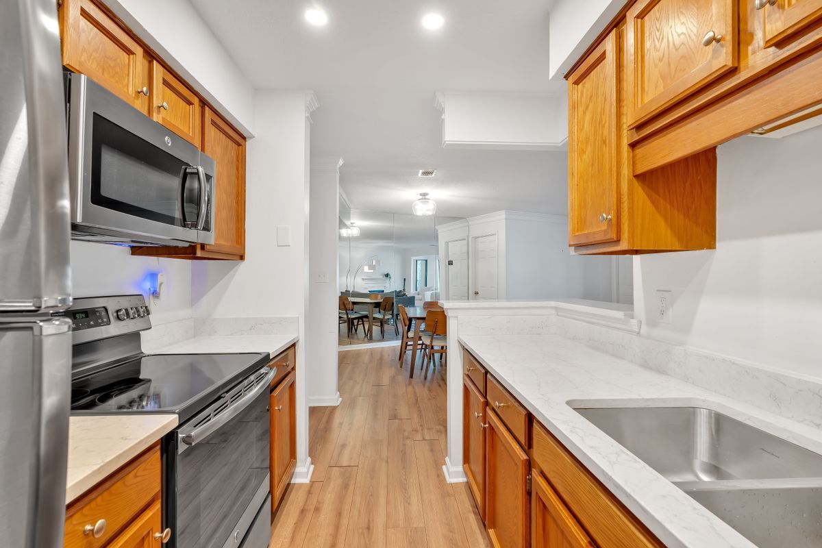 Building Photo - 25109 Plantation Dr NE