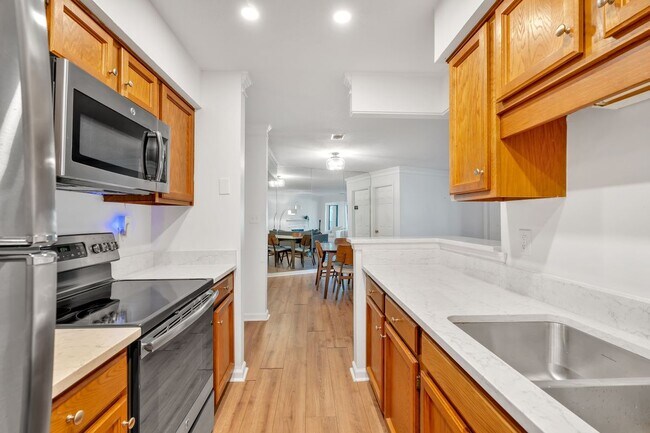 Building Photo - 25109 Plantation Dr NE