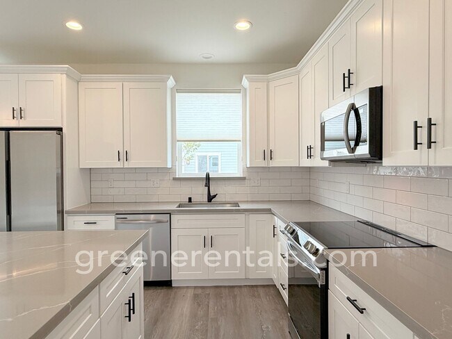 Building Photo - 2545 Natola Dr SE