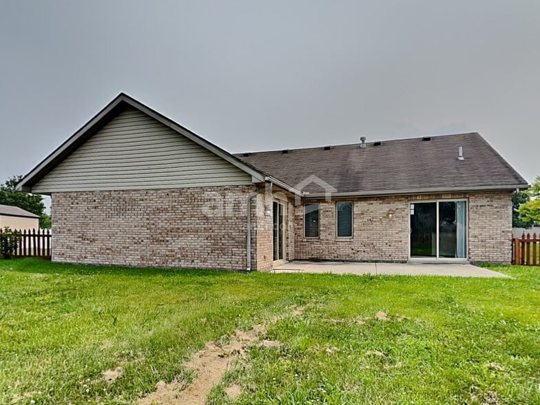 Building Photo - 160 Concord Farm Rd