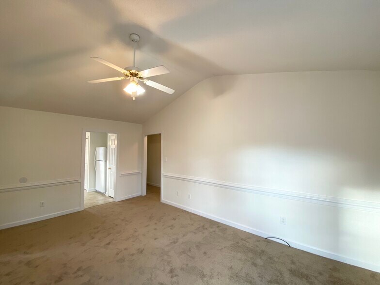 unit B - 4119 Juniper Ln NW