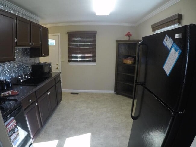 Building Photo - 3209 Underwood St