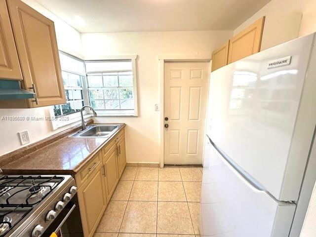 Building Photo - 2101 Bay Dr