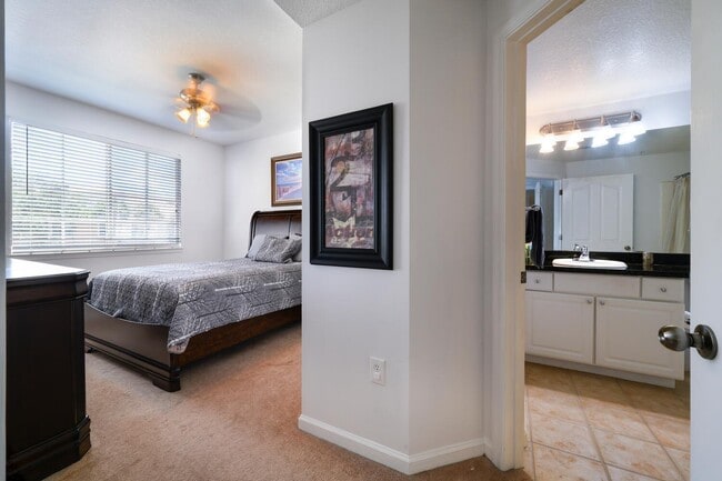 Building Photo - 5205 Myrtlewood Cir E