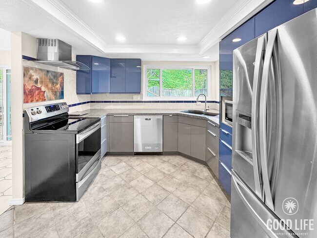 Building Photo - Beautiful 4Bd/2.5Ba Spacious Home in Mission Viejo w/Large Front & Back Yard!