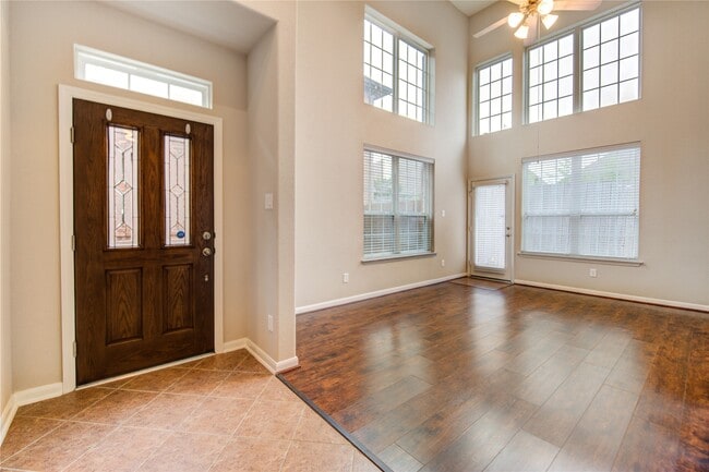 Building Photo - 1227 Glenwood Canyon Ln