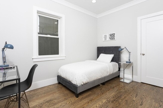 Building Photo - 10 Grant St